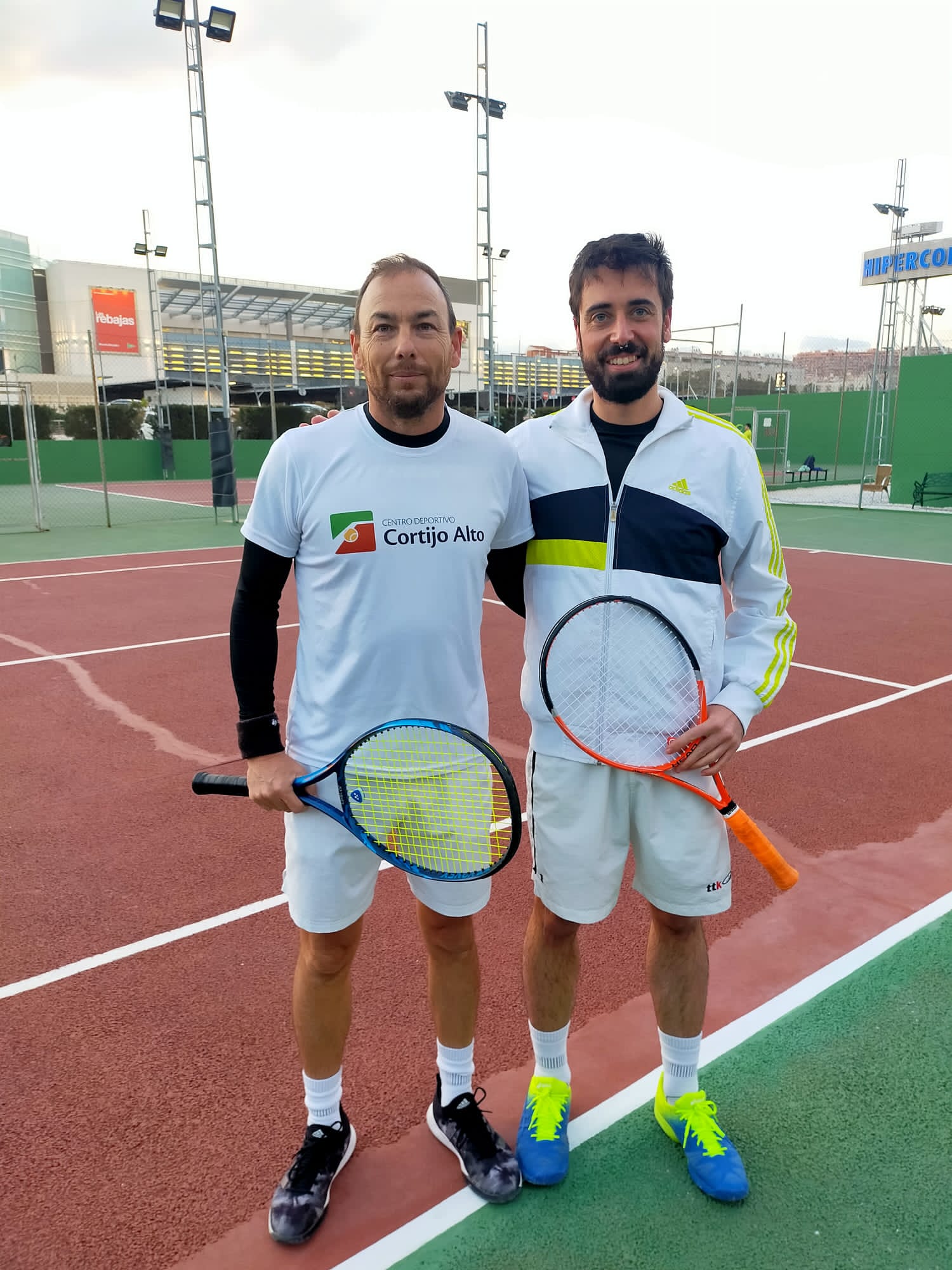 Dos buenos jugadores de tenis de nuestra escuela