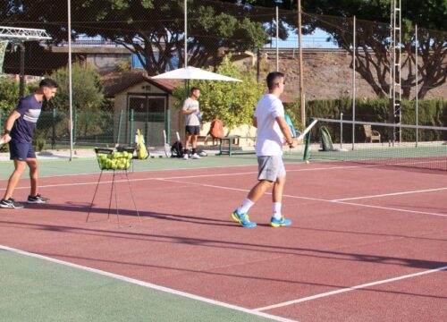 adult tennis lessons in malaga
